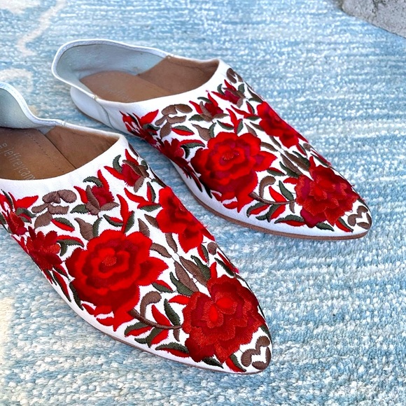 Jeffrey Campbell Shoes - NEW Jeffrey Campbell 🌹 Rose embroidered Canvas Flats. New without tag.